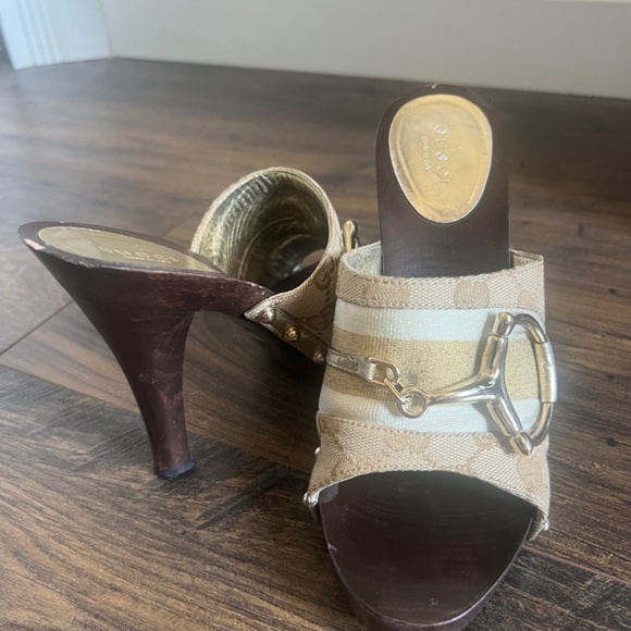 Gucci Beige GG Canvas Icon Clog Sandals - Picture 4 of 8